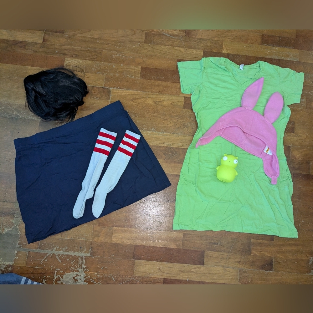 Tina & Louise costumes (Bob's Burgers)